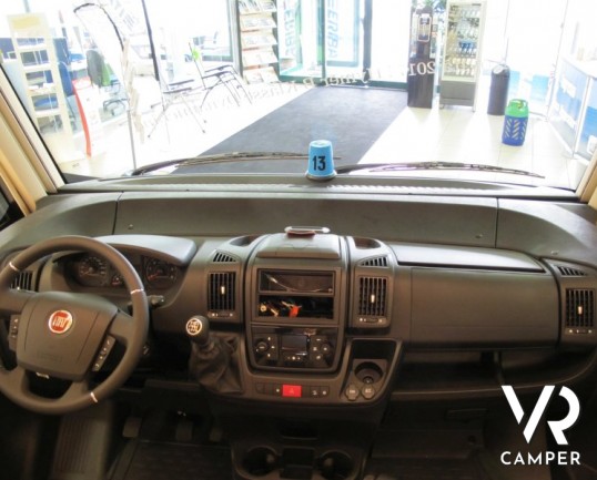 Hymer B 504 DL: motorhome di lusso Hymer con garage, 3 posti letto, full optional.