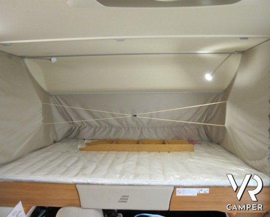 Hymer B 504 DL: motorhome di lusso Hymer con garage, 3 posti letto, full optional.