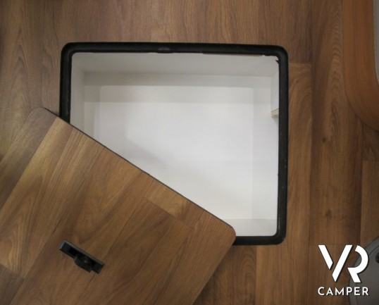 Hymer B 504 DL: motorhome di lusso Hymer con garage, 3 posti letto, full optional.