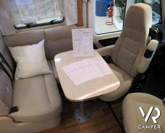 Hymer B 504 DL: motorhome di lusso Hymer con garage, 3 posti letto, full optional.