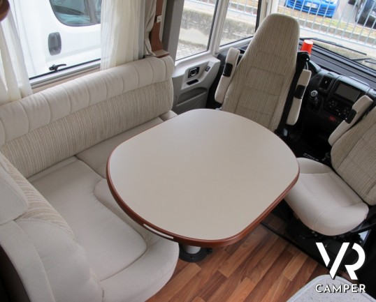 Hymer B 504: bellissimo motorhome hymer sotto i 6 metri di lunghezza, con garage, ben accessoriato e con pochi chilometri percorsi.