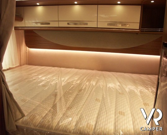 Hymer B 514: camper nuovo hymer motorhome con letto matrimoniale in coda e basculante sopra cabina. 4 posti omologati e un prezzo speciale.