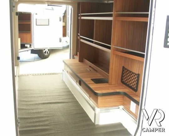 Hymer B 514: camper nuovo hymer motorhome con letto matrimoniale in coda e basculante sopra cabina. 4 posti omologati e un prezzo speciale.