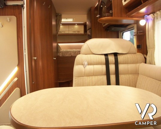 Hymer B 514: camper nuovo hymer motorhome con letto matrimoniale in coda e basculante sopra cabina. 4 posti omologati e un prezzo speciale.