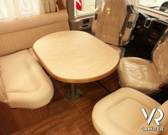 Hymer B 514: camper nuovo hymer motorhome con letto matrimoniale in coda e basculante sopra cabina. 4 posti omologati e un prezzo speciale.