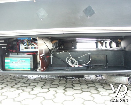 Hymer B 514 SL Gold Edition: camper motorhome usato a Torino, compatto nelle dimensioni con letto matrimoniale in coda, garage e basculante in cabina.