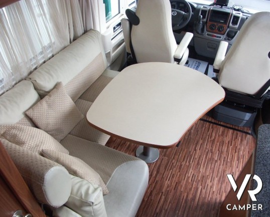 Hymer B 514 SL Gold Edition: camper motorhome usato a Torino, compatto nelle dimensioni con letto matrimoniale in coda, garage e basculante in cabina.