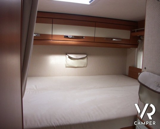 Hymer B 514 SL Gold Edition: camper motorhome usato a Torino, compatto nelle dimensioni con letto matrimoniale in coda, garage e basculante in cabina.