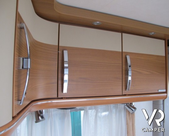 Hymer B 518 SL: camper usato motorhome a Torino, garage, compatto nelle dimensioni, con frigorifero grande e meccanica Fiat Ducato 3.0 M-Jet