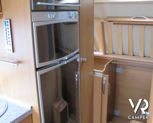 Hymer B 518 SL: camper usato motorhome a Torino, garage, compatto nelle dimensioni, con frigorifero grande e meccanica Fiat Ducato 3.0 M-Jet