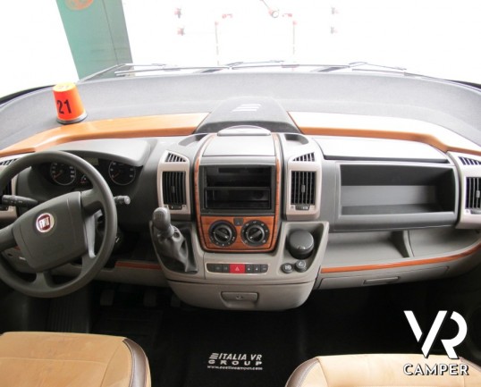 Hymer B 518 SL: camper usato motorhome a Torino, garage, compatto nelle dimensioni, con frigorifero grande e meccanica Fiat Ducato 3.0 M-Jet