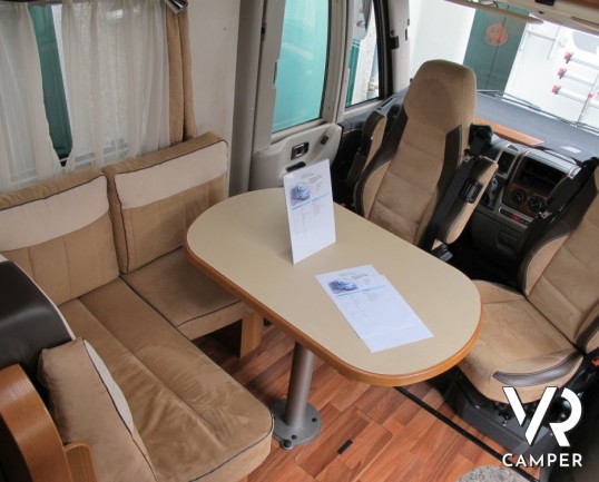 Hymer B 518 SL: camper usato motorhome a Torino, garage, compatto nelle dimensioni, con frigorifero grande e meccanica Fiat Ducato 3.0 M-Jet