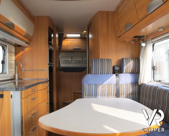 Hymer B 524 SL: camper motorhome Hymer usato con letto singolo posteriore e doppio pavimento AL-KO con gavoni passanti