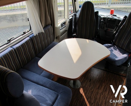 Hymer B 524 SL: camper motorhome Hymer usato con letto singolo posteriore e doppio pavimento AL-KO con gavoni passanti