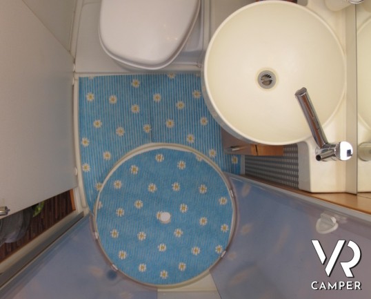 Hymer B 524 SL: camper motorhome Hymer usato con letto singolo posteriore e doppio pavimento AL-KO con gavoni passanti