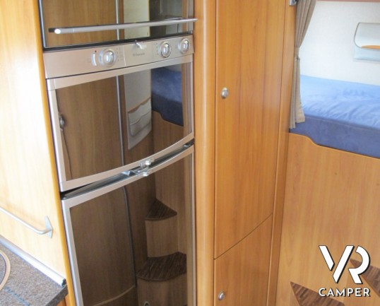 Hymer B 524 SL: camper motorhome Hymer usato con letto singolo posteriore e doppio pavimento AL-KO con gavoni passanti
