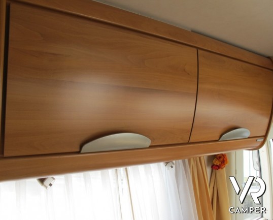 Hymer B 524 SL: camper Hymer motorhome usato con letto singolo posteriore, dinette a L, garage e bagno con doccia separata