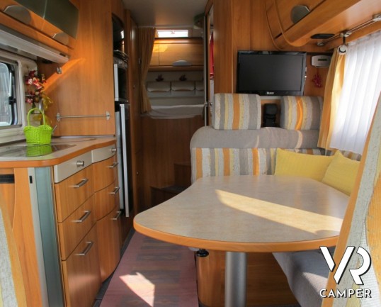 Hymer B 524 SL: camper Hymer motorhome usato con letto singolo posteriore, dinette a L, garage e bagno con doccia separata