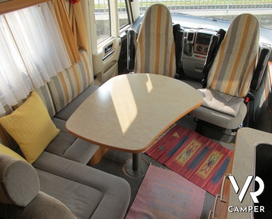 Hymer B 524 SL: camper Hymer motorhome usato con letto singolo posteriore, dinette a L, garage e bagno con doccia separata
