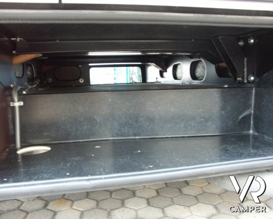 Hymer B 524 SL: camper usato motorhome con letti a castello posteriore e frigorifero da 160 litri. Telaio Al-Ko doppio pavimento con serbatoi coibenta