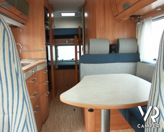 Hymer B 524 SL: camper usato motorhome con letti a castello posteriore e frigorifero da 160 litri. Telaio Al-Ko doppio pavimento con serbatoi coibenta