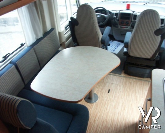 Hymer B 524 SL: camper usato motorhome con letti a castello posteriore e frigorifero da 160 litri. Telaio Al-Ko doppio pavimento con serbatoi coibenta