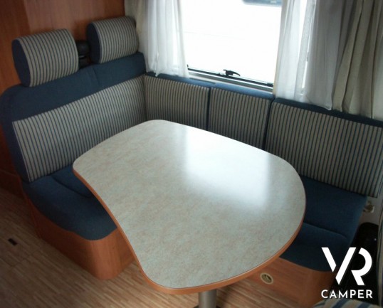 Hymer B 524 SL: camper usato motorhome con letti a castello posteriore e frigorifero da 160 litri. Telaio Al-Ko doppio pavimento con serbatoi coibenta