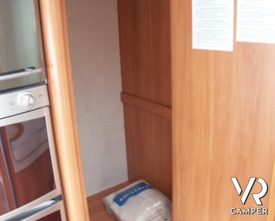 Hymer B 524 SL: camper usato motorhome con letti a castello posteriore e frigorifero da 160 litri. Telaio Al-Ko doppio pavimento con serbatoi coibenta