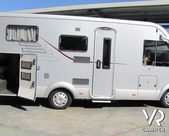 Hymer B 528 SL: motorhome usato km zero con telaio AL-KO e doppio pavimento