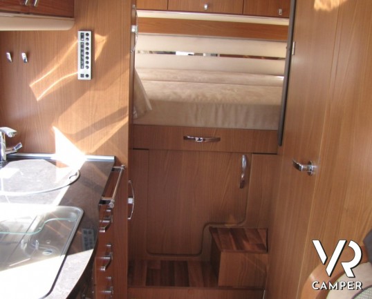 Hymer B 528 SL: motorhome usato km zero con telaio AL-KO e doppio pavimento