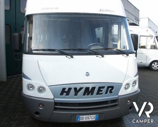 HYMER B 544 CLASSIC: motorhome usato Hymer con divano fronte dinette, cucina ad angolo e bagno con doccia separata.