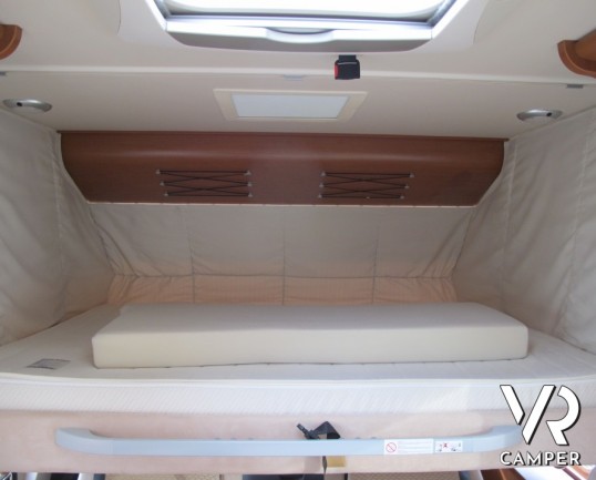 Hymer B 544: camper compatto con divano fronte dinette, pochissimi chilometri, omologato 4 posti e ben accessoriato