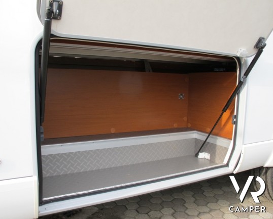 Hymer B 544: camper compatto con divano fronte dinette, pochissimi chilometri, omologato 4 posti e ben accessoriato