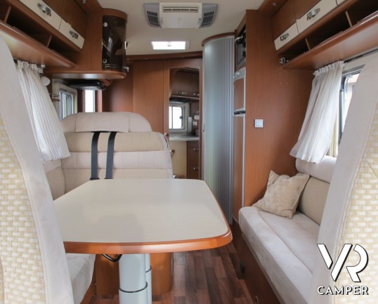 Hymer B 544: camper compatto con divano fronte dinette, pochissimi chilometri, omologato 4 posti e ben accessoriato