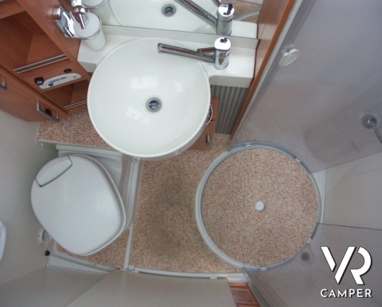 Hymer B 544 SL: camper usato motorhome con doppio pavimento AL-KO passante, full optional