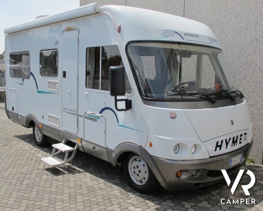 Hymer B 574: motorhome Hymer usato con letto alla francese posteriore, compatto nelle dimensioni e ottimo per la coppia e per 4 persone.