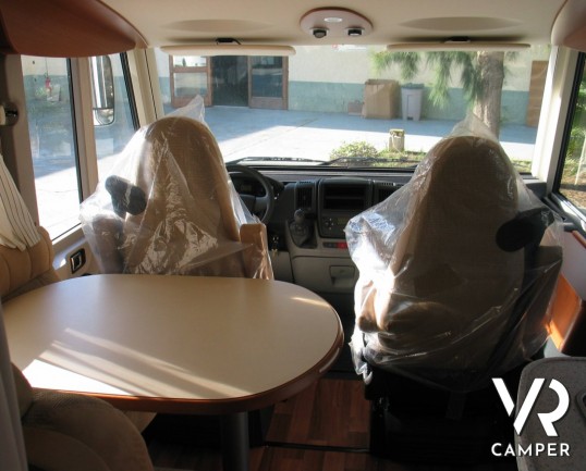 Hymer B 578: motorhome in offerta chilometri zero con letti gemelli posteriori e garage