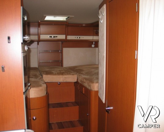 Hymer B 578: motorhome in offerta chilometri zero con letti gemelli posteriori e garage