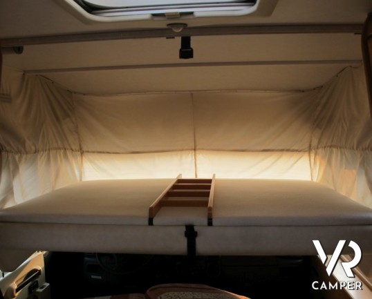 Hymer B 584 Classic: camper usato Hymer con divanetto e tavolo bar, pochi chilometri e lunghezza contenuta.