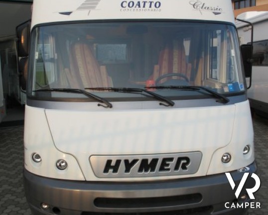 Hymer B 584 Classic: camper usato Hymer con divanetto e tavolo bar, pochi chilometri e lunghezza contenuta.