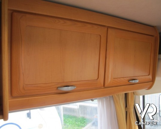 Hymer B 584 Classic: camper usato Hymer con divanetto e tavolo bar, pochi chilometri e lunghezza contenuta.