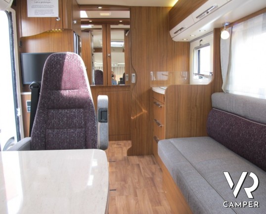 Hymer B 584 DL: evoluzione del B544, con garage, doccia separata, frigorifero grande e garage, tutto sul nuovo modello Hymer Dynamic Line