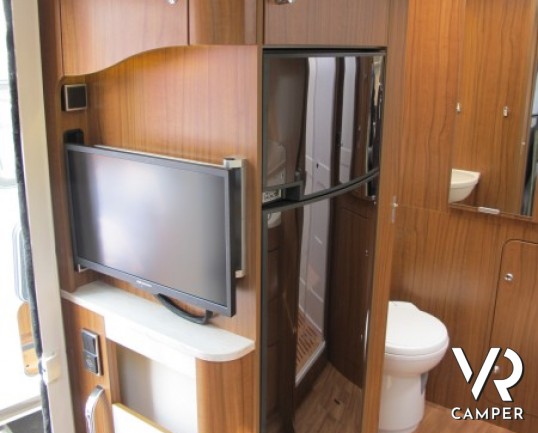 Hymer B 584 DL: evoluzione del B544, con garage, doccia separata, frigorifero grande e garage, tutto sul nuovo modello Hymer Dynamic Line