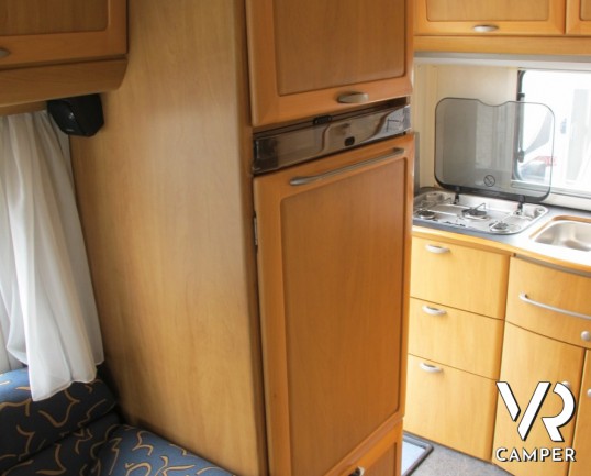 Hymer B 584: camper motorhome usato 3 posti letto, con portamoto originale Hymer, condizionatore cabina e sospensioni ad aria per una migliore stabili