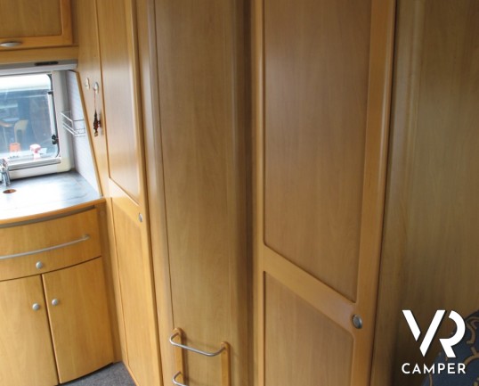 Hymer B 584: camper motorhome usato 3 posti letto, con portamoto originale Hymer, condizionatore cabina e sospensioni ad aria per una migliore stabili