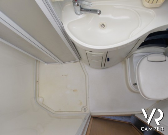 Hymer B 584: camper motorhome usato 3 posti letto, con portamoto originale Hymer, condizionatore cabina e sospensioni ad aria per una migliore stabili