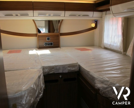 Hymer B 588 DL:camper nuovo motorhome con letti gemelli posteriori e garage alto 122 centimetri