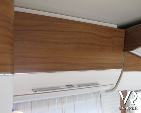 Hymer B 588 DL:camper nuovo motorhome con letti gemelli posteriori e garage alto 122 centimetri