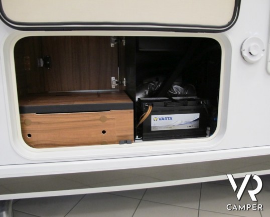 Hymer B 588 DL: camper nuovo motorhome in Piemonte, letti gemelli con ampio garage, camper leggero in patente B