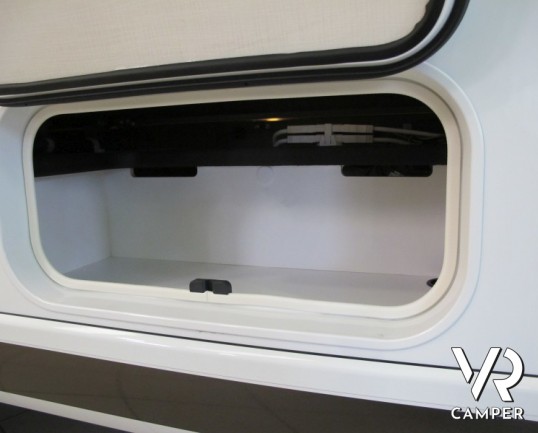 Hymer B 588 DL: camper nuovo motorhome in Piemonte, letti gemelli con ampio garage, camper leggero in patente B